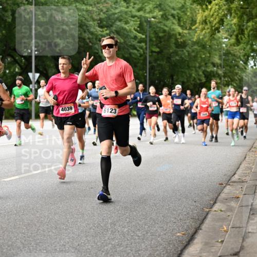 06.09.2026 - CURREX Alsterlauf Dr. Thomas Lammeyer http://msf.ph/oto/10114247 06.09.2026 09:07:11 Laufen 4982, 4039, 6123, 3447, 2609, 141 meine-sportfotos.de