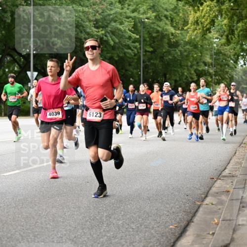 06.09.2026 - CURREX Alsterlauf Dr. Thomas Lammeyer http://msf.ph/oto/10114248 06.09.2026 09:07:11 Laufen 982, 41, 5348, 5877, 6021, 5887, 6156, 4039, 6123, 461, 2609, 5175 meine-sportfotos.de