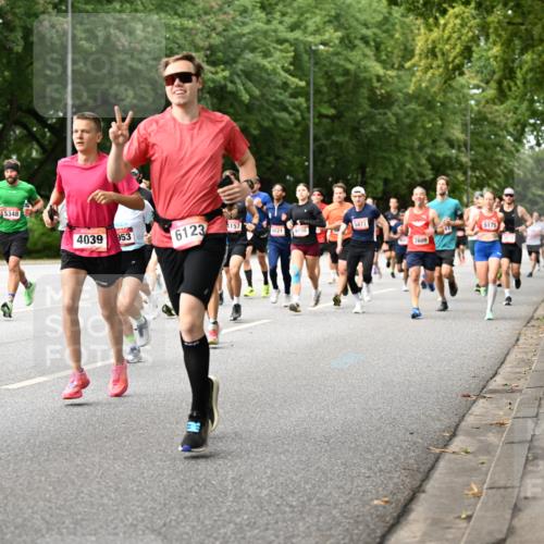 06.09.2026 - CURREX Alsterlauf Dr. Thomas Lammeyer http://msf.ph/oto/10114249 06.09.2026 09:07:11 Laufen 1, 5348, 4039, 953, 6123, 4157, 6021, 6156, 5877, 2609, 15175 meine-sportfotos.de