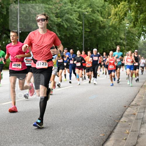 06.09.2026 - CURREX Alsterlauf Dr. Thomas Lammeyer http://msf.ph/oto/10114250 06.09.2026 09:07:11 Laufen 3641, 5348, 4039, 2953, 6123, 3154, 5175 meine-sportfotos.de