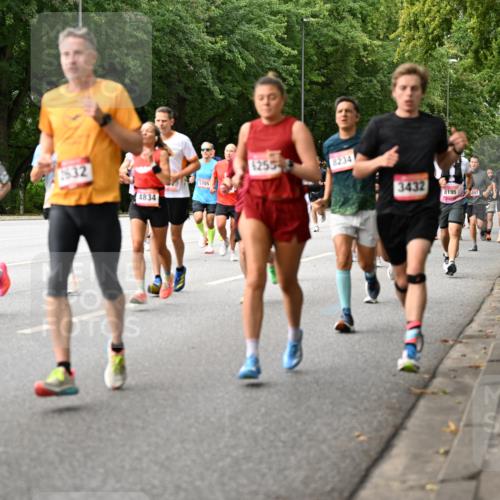 06.09.2026 - CURREX Alsterlauf Dr. Thomas Lammeyer http://msf.ph/oto/10114525 06.09.2026 09:07:55 Laufen 721, 1632, 4834, 5705, 255, 8234, 3432, 8195, 297 meine-sportfotos.de