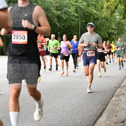 06.09.2026 - CURREX Alsterlauf Dr. Thomas Lammeyer http://msf.ph/oto/10114678 06.09.2026 09:08:19 Laufen 2850, 584, 4954, 5839, 4313, 4128 meine-sportfotos.de