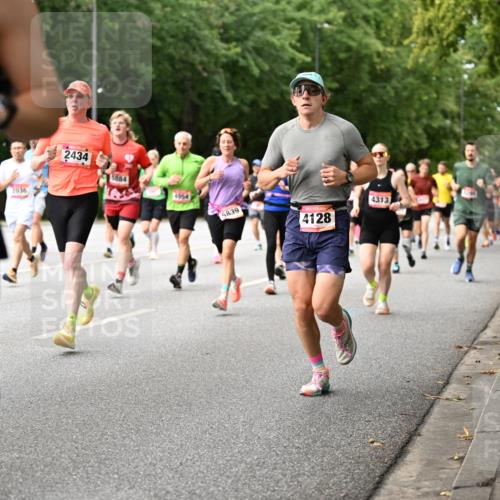 06.09.2026 - CURREX Alsterlauf Dr. Thomas Lammeyer http://msf.ph/oto/10114681 06.09.2026 09:08:19 Laufen 350, 2036, 2434, 5884, 4954, 5839, 4313, 4128 meine-sportfotos.de
