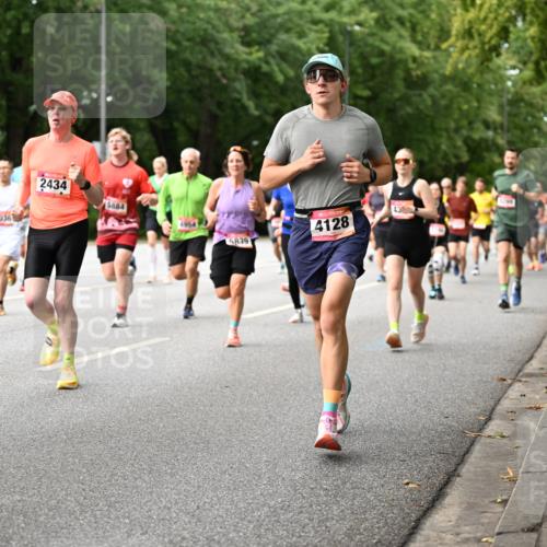 06.09.2026 - CURREX Alsterlauf Dr. Thomas Lammeyer http://msf.ph/oto/10114682 06.09.2026 09:08:20 Laufen 2434, 5884, 4128, 5839 meine-sportfotos.de