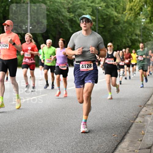 06.09.2026 - CURREX Alsterlauf Dr. Thomas Lammeyer http://msf.ph/oto/10114683 06.09.2026 09:08:20 Laufen 2036, 2434, 5884, 5839, 130, 4313, 4128 meine-sportfotos.de