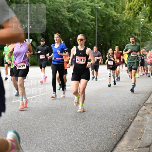 06.09.2026 - CURREX Alsterlauf Dr. Thomas Lammeyer http://msf.ph/oto/10114689 06.09.2026 09:08:21 Laufen 128, 5839, 5949, 4313, 160, 5299 meine-sportfotos.de