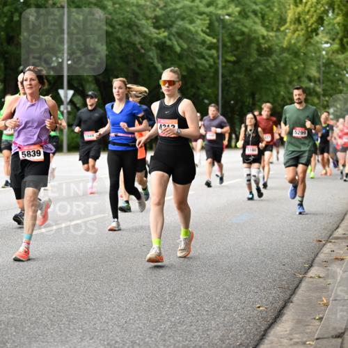06.09.2026 - CURREX Alsterlauf Dr. Thomas Lammeyer http://msf.ph/oto/10114690 06.09.2026 09:08:21 Laufen 5884, 5839, 3949, 1215, 5160, 5299 meine-sportfotos.de