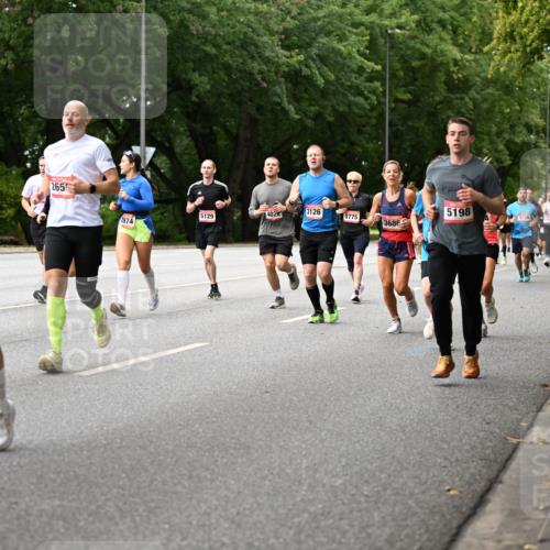 06.09.2026 - CURREX Alsterlauf Dr. Thomas Lammeyer http://msf.ph/oto/10114842 06.09.2026 09:08:46 Laufen 341, 2655, 4022, 3126, 5198, 5129, 5775, 6329, 2974, 3686, 8120 meine-sportfotos.de