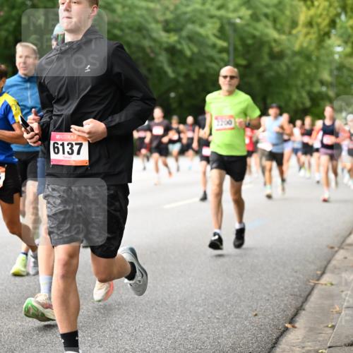 06.09.2026 - CURREX Alsterlauf Dr. Thomas Lammeyer http://msf.ph/oto/10114946 06.09.2026 09:09:01 Laufen 9, 3845, 6137 meine-sportfotos.de