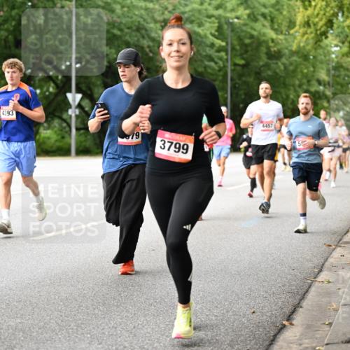 06.09.2026 - CURREX Alsterlauf Dr. Thomas Lammeyer http://msf.ph/oto/10115006 06.09.2026 09:09:13 Laufen 4393, 3402, 79, 3799, 4457, 50 meine-sportfotos.de