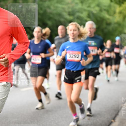 06.09.2026 - CURREX Alsterlauf Dr. Thomas Lammeyer http://msf.ph/oto/10115244 06.09.2026 09:10:06 Laufen 8311, 3292 meine-sportfotos.de