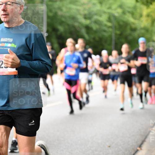 06.09.2026 - CURREX Alsterlauf Dr. Thomas Lammeyer http://msf.ph/oto/10115250 06.09.2026 09:10:07 Laufen 6, 2011, 32 meine-sportfotos.de