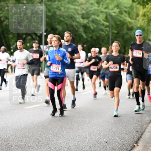06.09.2026 - CURREX Alsterlauf Dr. Thomas Lammeyer http://msf.ph/oto/10115252 06.09.2026 09:10:08 Laufen 5261, 216, 5236, 5579 meine-sportfotos.de