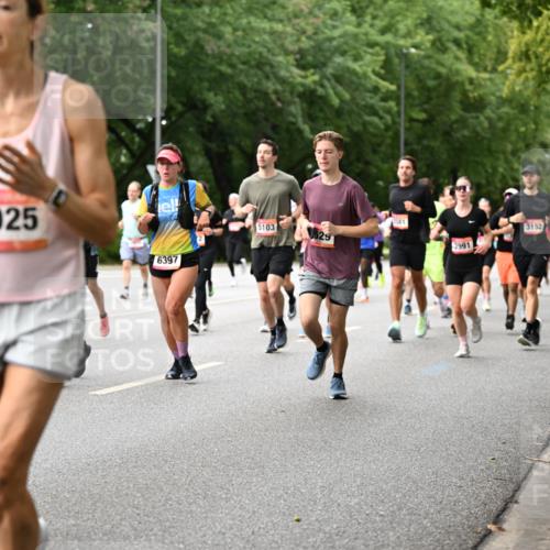 06.09.2026 - CURREX Alsterlauf Dr. Thomas Lammeyer http://msf.ph/oto/10115287 06.09.2026 09:10:13 Laufen 8152, 8025, 6397, 5103, 529, 581, 3152, 3991 meine-sportfotos.de