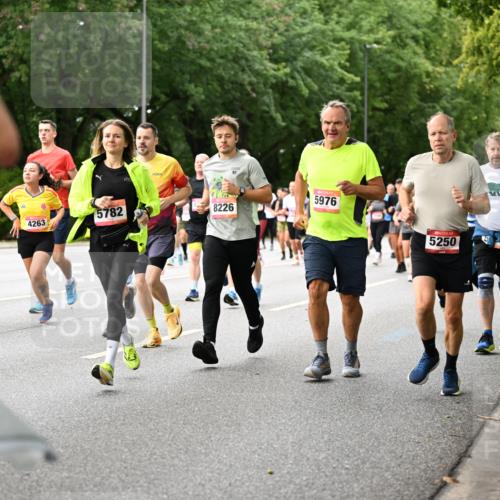 06.09.2026 - CURREX Alsterlauf Dr. Thomas Lammeyer http://msf.ph/oto/10115353 06.09.2026 09:10:23 Laufen 4, 5782, 8226, 4263, 5976, 5250 meine-sportfotos.de
