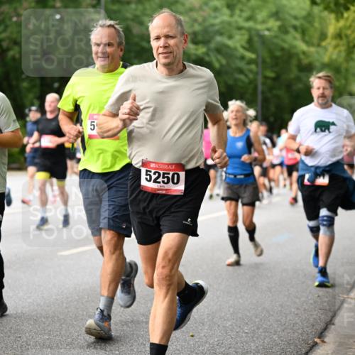 06.09.2026 - CURREX Alsterlauf Dr. Thomas Lammeyer http://msf.ph/oto/10115361 06.09.2026 09:10:25 Laufen 8226, 10, 5, 5, 5250 meine-sportfotos.de