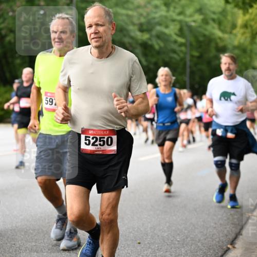 06.09.2026 - CURREX Alsterlauf Dr. Thomas Lammeyer http://msf.ph/oto/10115362 06.09.2026 09:10:25 Laufen 8226, 5, 59, 5250 meine-sportfotos.de