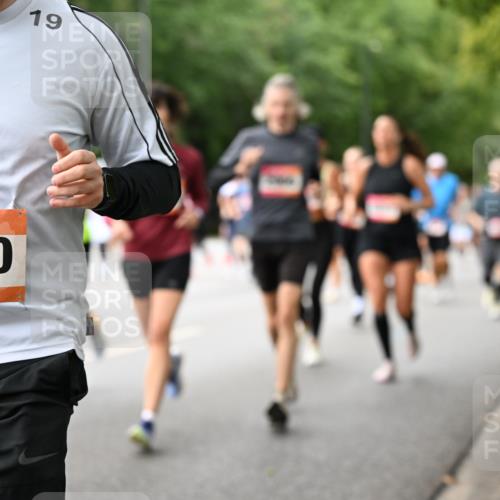 06.09.2026 - CURREX Alsterlauf Dr. Thomas Lammeyer http://msf.ph/oto/10115417 06.09.2026 09:10:32 Laufen 19, 5110 meine-sportfotos.de