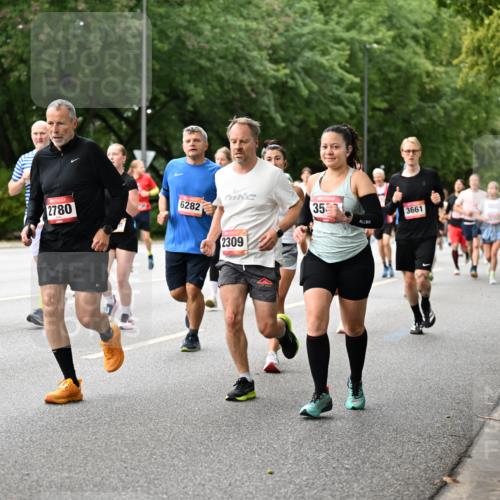 06.09.2026 - CURREX Alsterlauf Dr. Thomas Lammeyer http://msf.ph/oto/10115455 06.09.2026 09:10:37 Laufen 2396, 4223, 2780, 6282, 2309, 35, 3661 meine-sportfotos.de