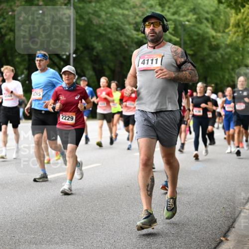 06.09.2026 - CURREX Alsterlauf Dr. Thomas Lammeyer http://msf.ph/oto/10115626 06.09.2026 09:11:01 Laufen 112, 4048, 4765, 2229, 4111 meine-sportfotos.de