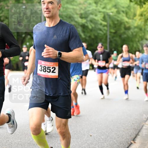 06.09.2026 - CURREX Alsterlauf Dr. Thomas Lammeyer http://msf.ph/oto/10115651 06.09.2026 09:11:05 Laufen 3231, 3852 meine-sportfotos.de
