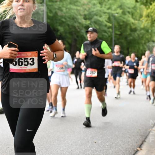 06.09.2026 - CURREX Alsterlauf Dr. Thomas Lammeyer http://msf.ph/oto/10115877 06.09.2026 09:11:45 Laufen 5653, 2257 meine-sportfotos.de
