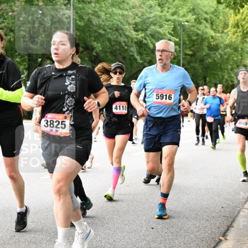 06.09.2026 - CURREX Alsterlauf Dr. Thomas Lammeyer http://msf.ph/oto/10115965 06.09.2026 09:11:58 Laufen 3736, 2374, 3825, 4110, 5916, 3376, 4049 meine-sportfotos.de