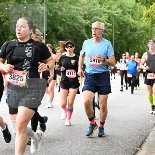06.09.2026 - CURREX Alsterlauf Dr. Thomas Lammeyer http://msf.ph/oto/10115966 06.09.2026 09:11:58 Laufen 2374, 3825, 4110, 5916, 4049 meine-sportfotos.de