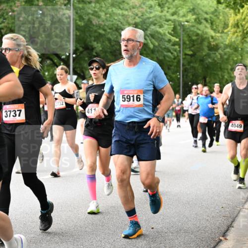 06.09.2026 - CURREX Alsterlauf Dr. Thomas Lammeyer http://msf.ph/oto/10115968 06.09.2026 09:11:58 Laufen 825, 3737, 2732, 411, 5916, 4049 meine-sportfotos.de