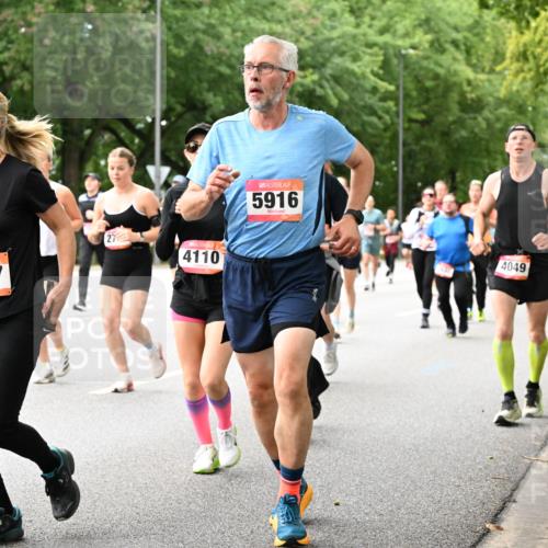 06.09.2026 - CURREX Alsterlauf Dr. Thomas Lammeyer http://msf.ph/oto/10115969 06.09.2026 09:11:58 Laufen 3737, 27, 4110, 5916, 4049, 5461 meine-sportfotos.de