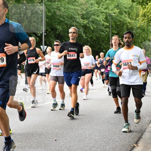 06.09.2026 - CURREX Alsterlauf Dr. Thomas Lammeyer http://msf.ph/oto/10116073 06.09.2026 09:12:13 Laufen 53, 3129, 4478, 5872, 5060, 3841, 4337, 49, 27, 5683, 3216 meine-sportfotos.de
