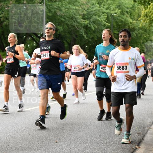 06.09.2026 - CURREX Alsterlauf Dr. Thomas Lammeyer http://msf.ph/oto/10116076 06.09.2026 09:12:13 Laufen 4, 78, 4478, 5872, 3841, 4337, 43, 5683, 3210 meine-sportfotos.de