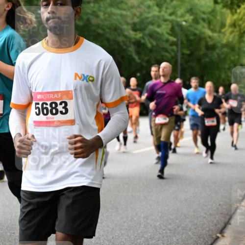 06.09.2026 - CURREX Alsterlauf Dr. Thomas Lammeyer http://msf.ph/oto/10116087 06.09.2026 09:12:15 Laufen 4327, 5683 meine-sportfotos.de