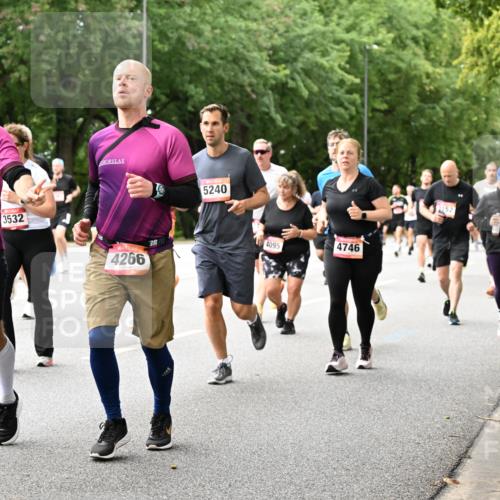 06.09.2026 - CURREX Alsterlauf Dr. Thomas Lammeyer http://msf.ph/oto/10116098 06.09.2026 09:12:16 Laufen 4956, 3532, 4266, 38, 5240, 4095, 4746, 2152, 3216 meine-sportfotos.de