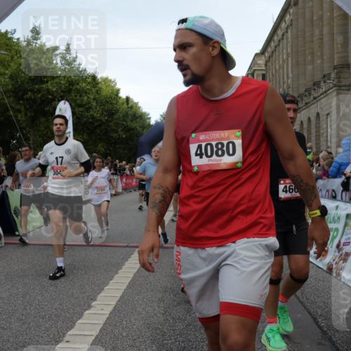 06.09.2026 - CURREX Alsterlauf Yannick Fuchs http://msf.ph/oto/10116105 06.09.2026 09:59:00 Ziel 2060, 2065, 2649, 2981, 3049, 3203, 3313, 3323, 3499, 3517, 3546, 3552, 3765, 4048, 4080, 4081, 4293, 4299, 4605, 4779, 5099, 5100, 5661, 6064, 6065, 6311, 8051, 8206, 8265, 8320 meine-sportfotos.de