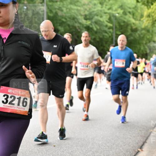 06.09.2026 - CURREX Alsterlauf Dr. Thomas Lammeyer http://msf.ph/oto/10116128 06.09.2026 09:12:20 Laufen 3216, 8319 meine-sportfotos.de