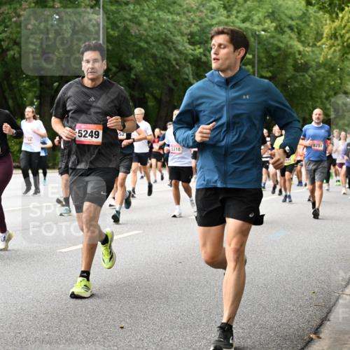 06.09.2026 - CURREX Alsterlauf Dr. Thomas Lammeyer http://msf.ph/oto/10116146 06.09.2026 09:12:23 Laufen 5249, 52, 2251, 2963, 5310, 2509, 3 meine-sportfotos.de