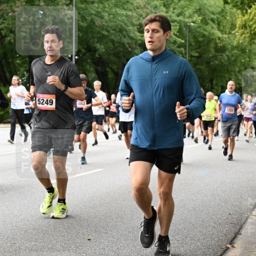 06.09.2026 - CURREX Alsterlauf Dr. Thomas Lammeyer http://msf.ph/oto/10116147 06.09.2026 09:12:23 Laufen 2963, 5249, 3052, 3644, 2251 meine-sportfotos.de