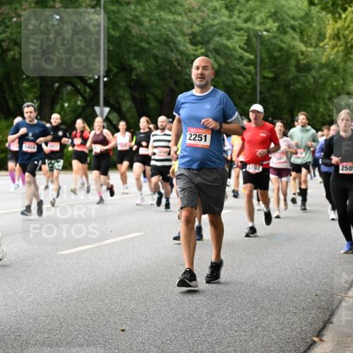 06.09.2026 - CURREX Alsterlauf Dr. Thomas Lammeyer http://msf.ph/oto/10116169 06.09.2026 09:12:26 Laufen 4121, 5459, 2251, 4088, 2509 meine-sportfotos.de