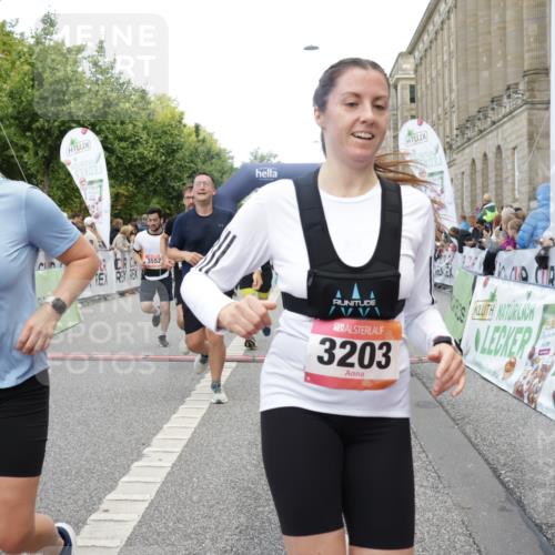 06.09.2026 - CURREX Alsterlauf Yannick Fuchs http://msf.ph/oto/10116170 06.09.2026 09:59:03 Ziel 2060, 2618, 2627, 2649, 2981, 3049, 3203, 3323, 3425, 3499, 3517, 3546, 3552, 3765, 3871, 4048, 4080, 4081, 4293, 4605, 4779, 4814, 4953, 5099, 5100, 5801, 6064, 6065, 6082, 6083, 6311, 8051, 8206, 8265, 8320 meine-sportfotos.de