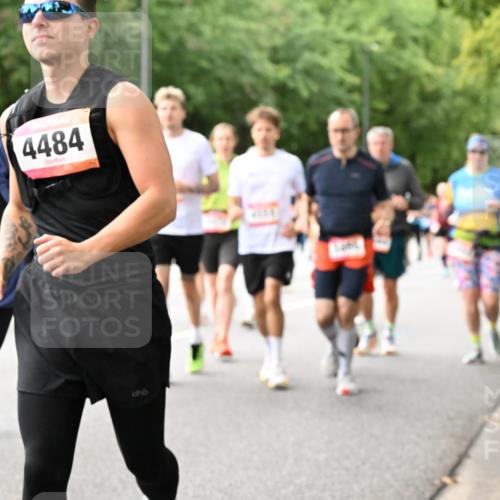 06.09.2026 - CURREX Alsterlauf Dr. Thomas Lammeyer http://msf.ph/oto/10116218 06.09.2026 09:12:32 Laufen 4489, 4484 meine-sportfotos.de