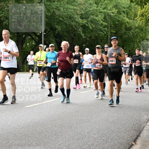 06.09.2026 - CURREX Alsterlauf Dr. Thomas Lammeyer http://msf.ph/oto/10116259 06.09.2026 09:12:38 Laufen 4580, 6059, 5891, 2687, 19, 3584, 5523, 5661, 17, 3049, 925, 5075, 56, 6106 meine-sportfotos.de