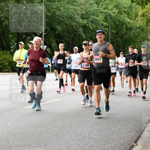 06.09.2026 - CURREX Alsterlauf Dr. Thomas Lammeyer http://msf.ph/oto/10116264 06.09.2026 09:12:38 Laufen 91, 055, 5661, 2687, 3584, 5523, 916, 6106, 4925, 5075, 66, 17, 3045 meine-sportfotos.de