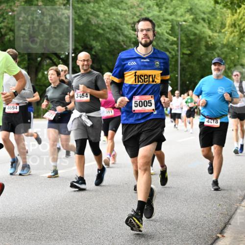 06.09.2026 - CURREX Alsterlauf Dr. Thomas Lammeyer http://msf.ph/oto/10116446 06.09.2026 09:13:02 Laufen 2026, 35, 3096, 4694, 077, 3454, 911, 5005, 4418 meine-sportfotos.de