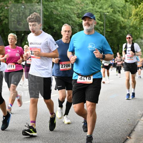 06.09.2026 - CURREX Alsterlauf Dr. Thomas Lammeyer http://msf.ph/oto/10116455 06.09.2026 09:13:03 Laufen 3454, 3, 5911, 5644, 2706, 1, 4418, 6187 meine-sportfotos.de