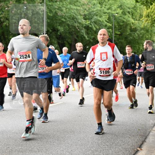 06.09.2026 - CURREX Alsterlauf Dr. Thomas Lammeyer http://msf.ph/oto/10116652 06.09.2026 09:13:29 Laufen 2176, 3294, 4595, 2524, 578, 1741, 2437, 5109, 5543, 4414 meine-sportfotos.de