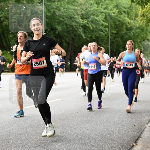 06.09.2026 - CURREX Alsterlauf Dr. Thomas Lammeyer http://msf.ph/oto/10116695 06.09.2026 09:13:36 Laufen 2591, 2507, 6046, 6049, 12 meine-sportfotos.de