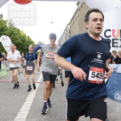 06.09.2026 - CURREX Alsterlauf Yannick Fuchs http://msf.ph/oto/10116729 06.09.2026 09:59:12 Ziel 2068, 2220, 2618, 2627, 2913, 3375, 3425, 3499, 3825, 3871, 3892, 4293, 4531, 4814, 4856, 4953, 4990, 5249, 5283, 5459, 5599, 5801, 5891, 6082, 6083, 6144, 6337 meine-sportfotos.de