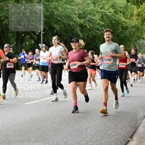 06.09.2026 - CURREX Alsterlauf Dr. Thomas Lammeyer http://msf.ph/oto/10116740 06.09.2026 09:13:42 Laufen 425, 2957, 5737, 2504, 3412, 3756, 6292, 6290, 2520, 284, 6368 meine-sportfotos.de