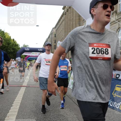 06.09.2026 - CURREX Alsterlauf Yannick Fuchs http://msf.ph/oto/10116777 06.09.2026 09:59:13 Ziel 2068, 2220, 2618, 2627, 2913, 3375, 3425, 3825, 3844, 3871, 3892, 4531, 4814, 4856, 4953, 4990, 5249, 5283, 5459, 5599, 5801, 5891, 6082, 6083, 6144, 6337 meine-sportfotos.de